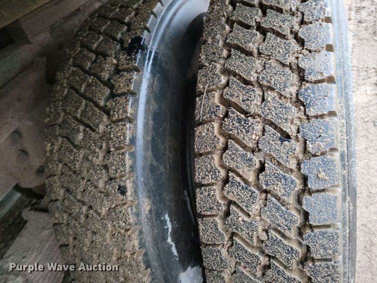 image for item DX6977 1989 Ford LT9000 dump truck