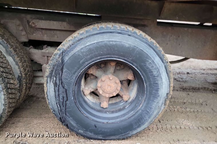 image for item DX6977 1989 Ford LT9000 dump truck