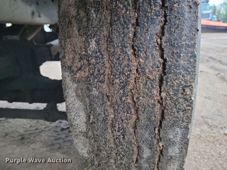 image for item DX6977 1989 Ford LT9000 dump truck