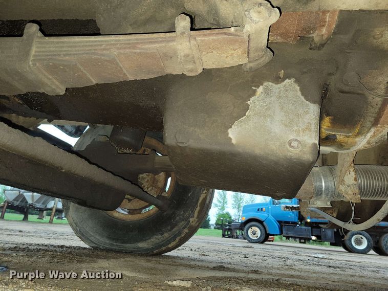 image for item DX6977 1989 Ford LT9000 dump truck