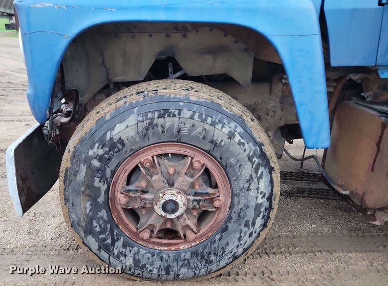 image for item DX6977 1989 Ford LT9000 dump truck