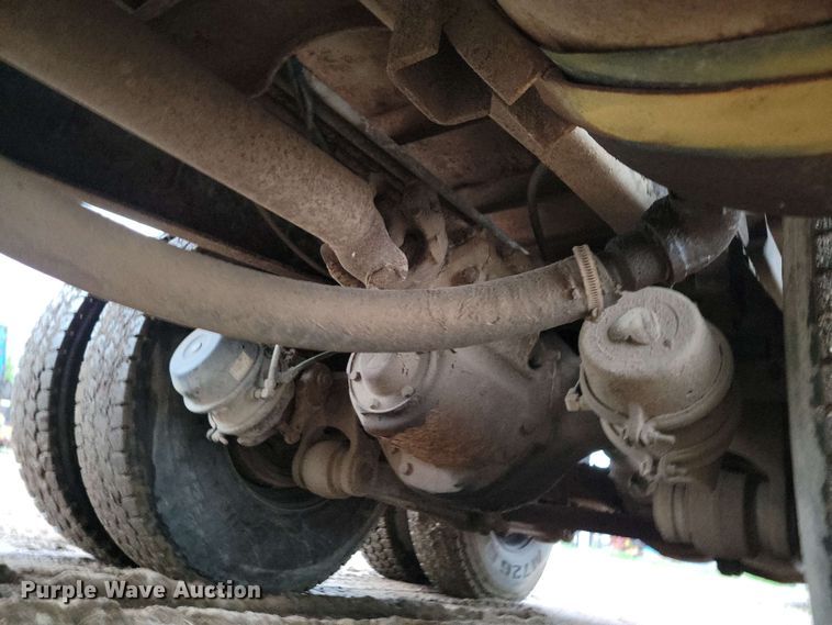 image for item DX6977 1989 Ford LT9000 dump truck