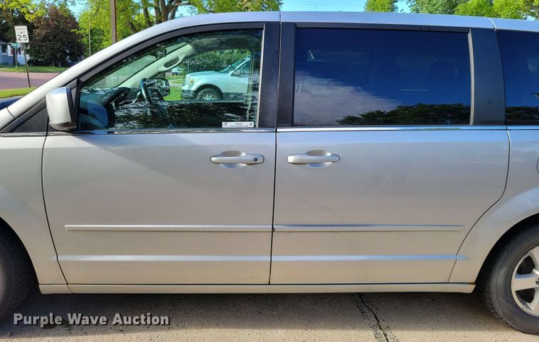image for item DX6987 2012 Dodge Grand Caravan Crew van
