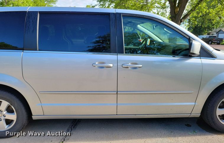 image for item DX6987 2012 Dodge Grand Caravan Crew van