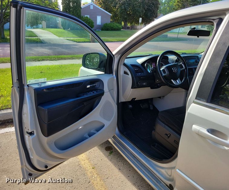 image for item DX6987 2012 Dodge Grand Caravan Crew van