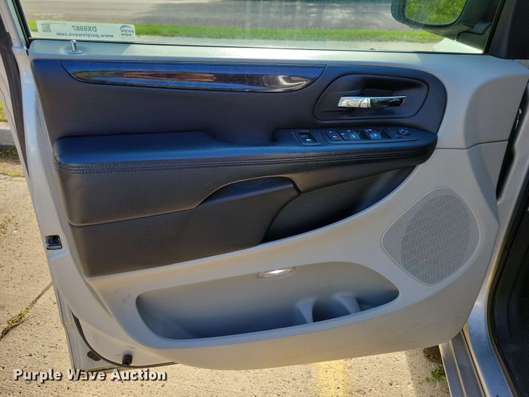 image for item DX6987 2012 Dodge Grand Caravan Crew van