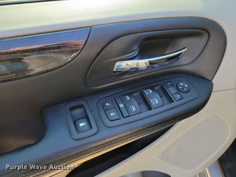 image for item DX6987 2012 Dodge Grand Caravan Crew van