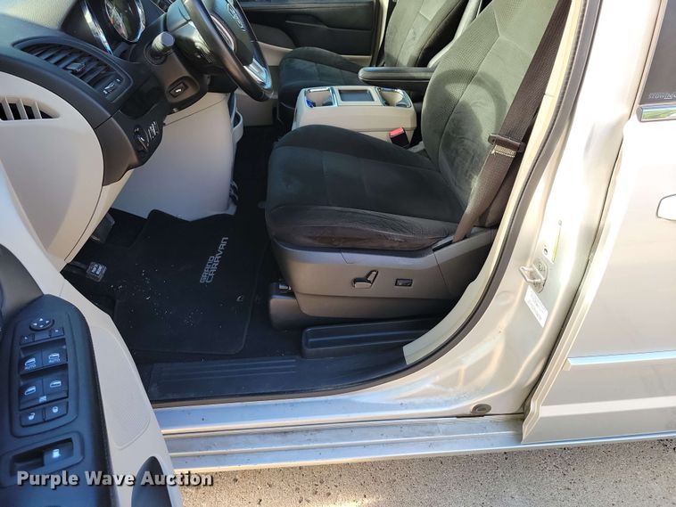 image for item DX6987 2012 Dodge Grand Caravan Crew van