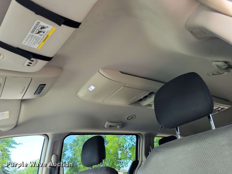 image for item DX6987 2012 Dodge Grand Caravan Crew van