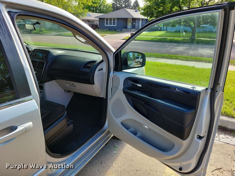 image for item DX6987 2012 Dodge Grand Caravan Crew van