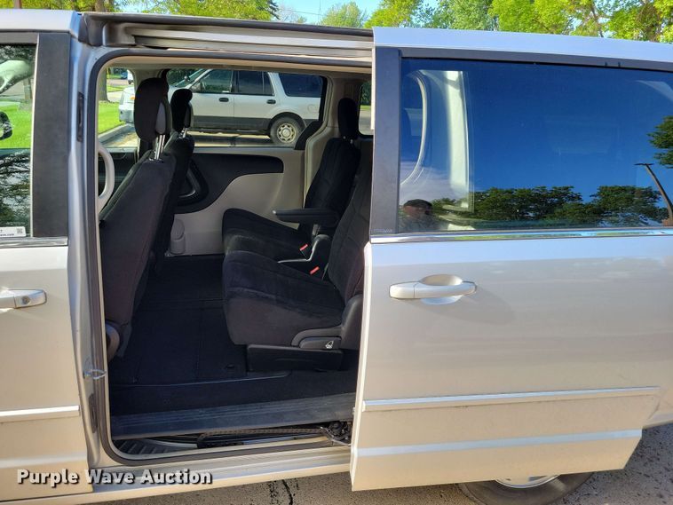 image for item DX6987 2012 Dodge Grand Caravan Crew van