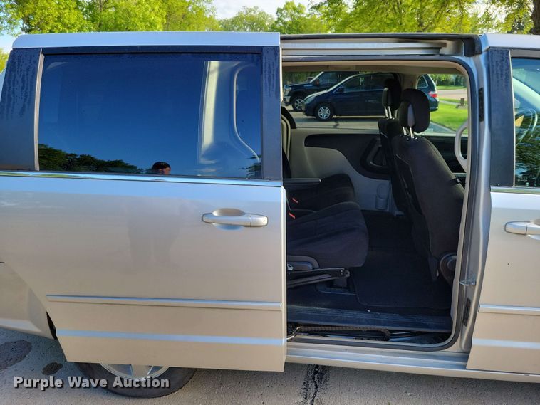 image for item DX6987 2012 Dodge Grand Caravan Crew van