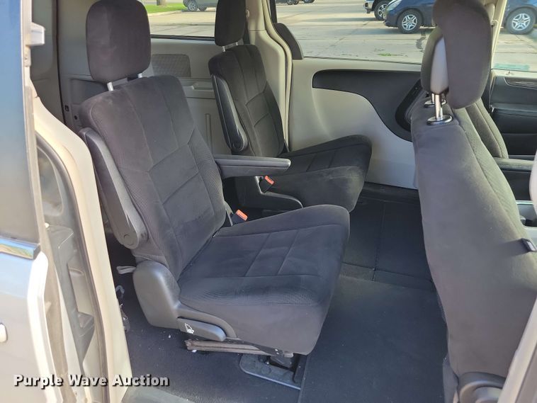 image for item DX6987 2012 Dodge Grand Caravan Crew van