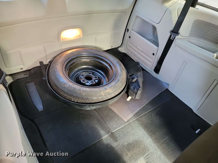 image for item DX6987 2012 Dodge Grand Caravan Crew van