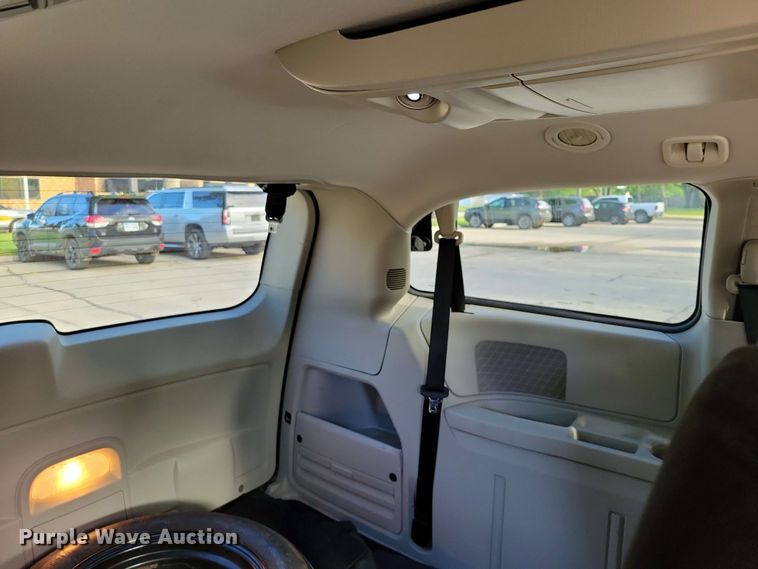 image for item DX6987 2012 Dodge Grand Caravan Crew van