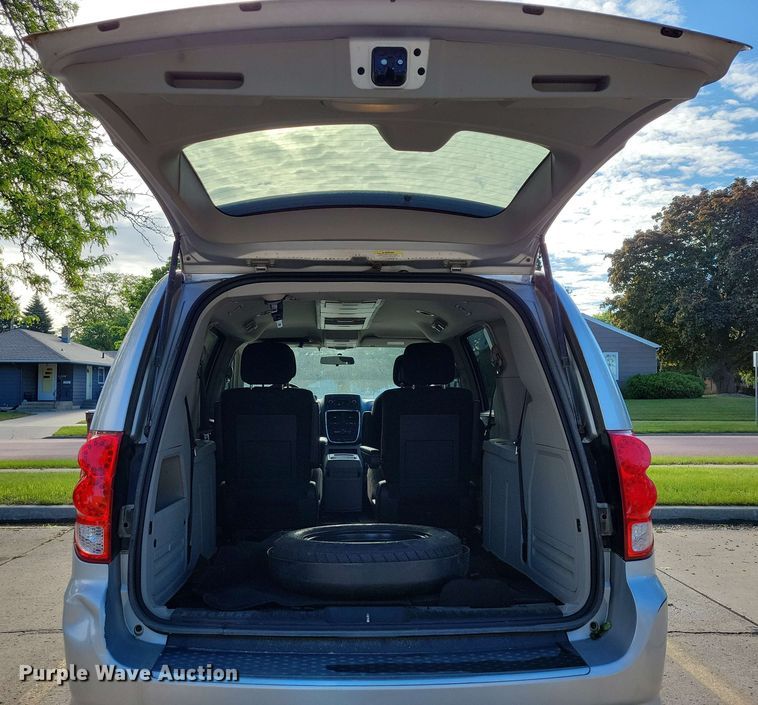 image for item DX6987 2012 Dodge Grand Caravan Crew van