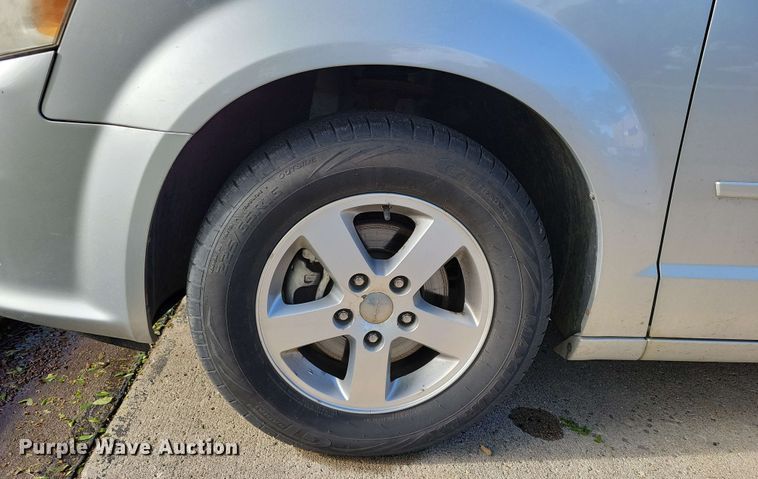 image for item DX6987 2012 Dodge Grand Caravan Crew van