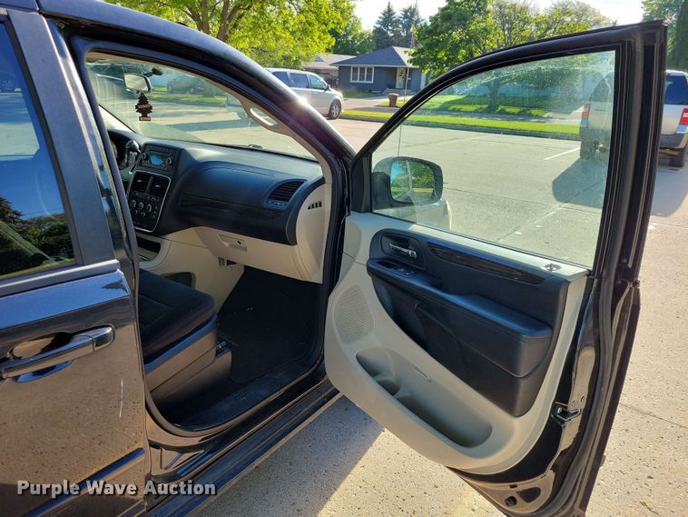 image for item DX6988 2012 Dodge Grand Caravan van