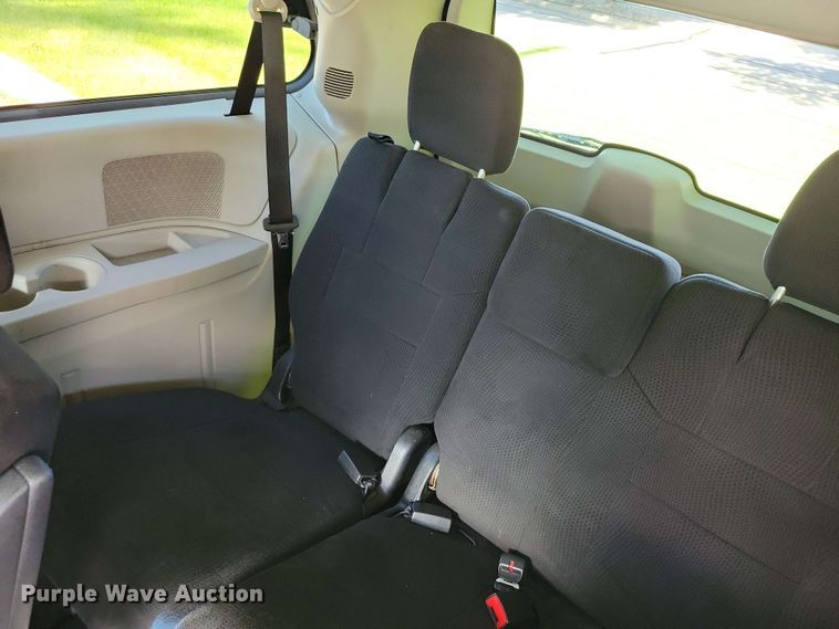 image for item DX6988 2012 Dodge Grand Caravan van