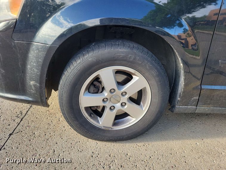 image for item DX6988 2012 Dodge Grand Caravan van