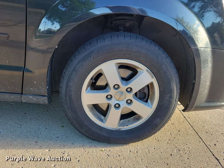 image for item DX6988 2012 Dodge Grand Caravan van