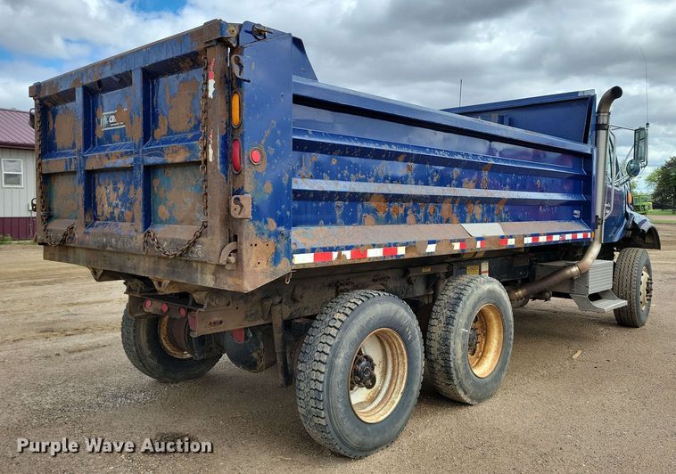 image for item DX6992 2004 Sterling L7500 dump truck
