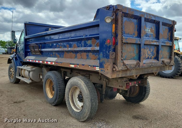 image for item DX6992 2004 Sterling L7500 dump truck