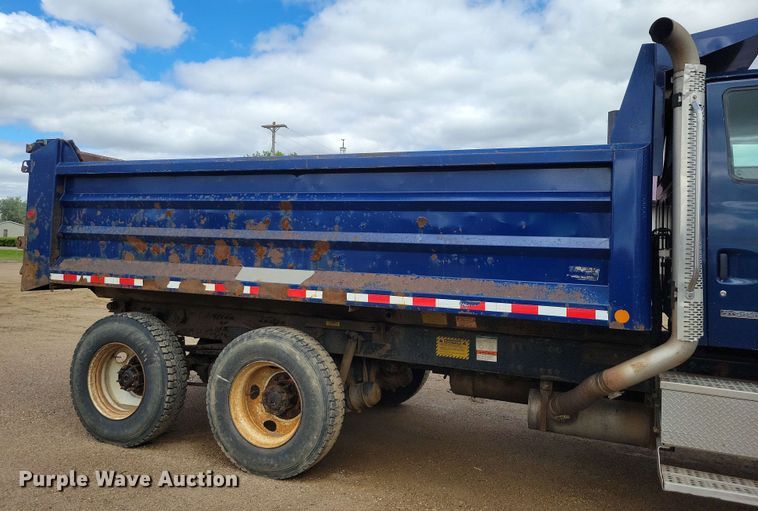 image for item DX6992 2004 Sterling L7500 dump truck