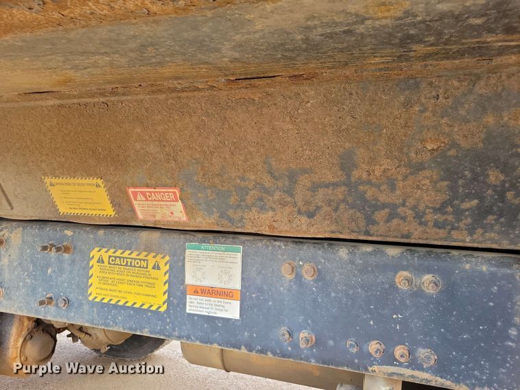 image for item DX6992 2004 Sterling L7500 dump truck