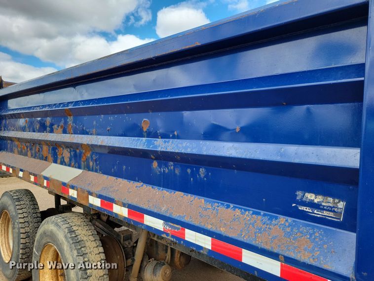 image for item DX6992 2004 Sterling L7500 dump truck