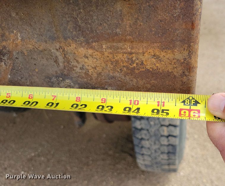 image for item DX6992 2004 Sterling L7500 dump truck
