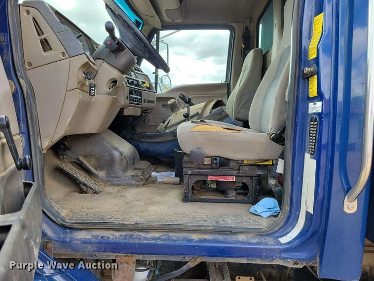 image for item DX6992 2004 Sterling L7500 dump truck