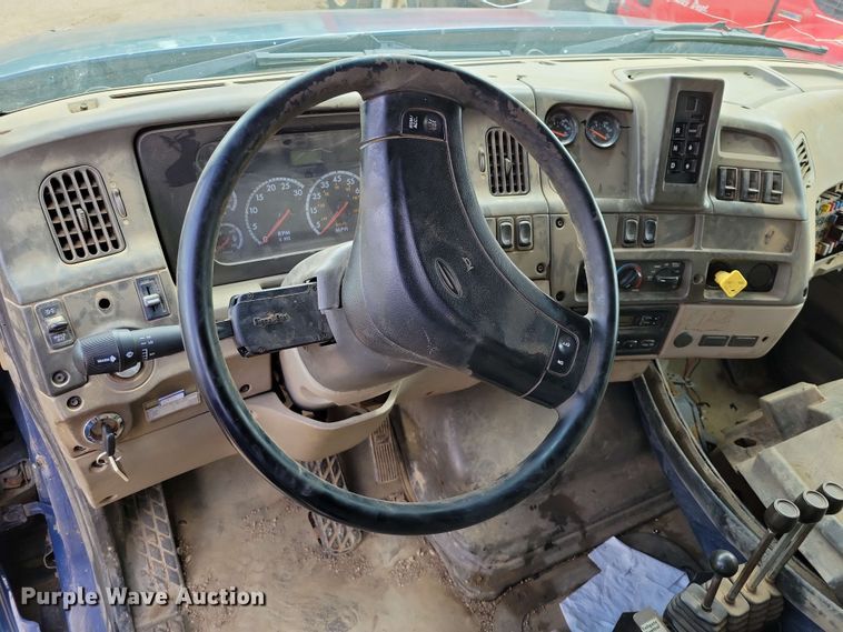 image for item DX6992 2004 Sterling L7500 dump truck