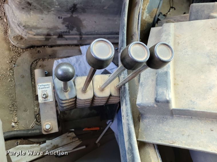 image for item DX6992 2004 Sterling L7500 dump truck