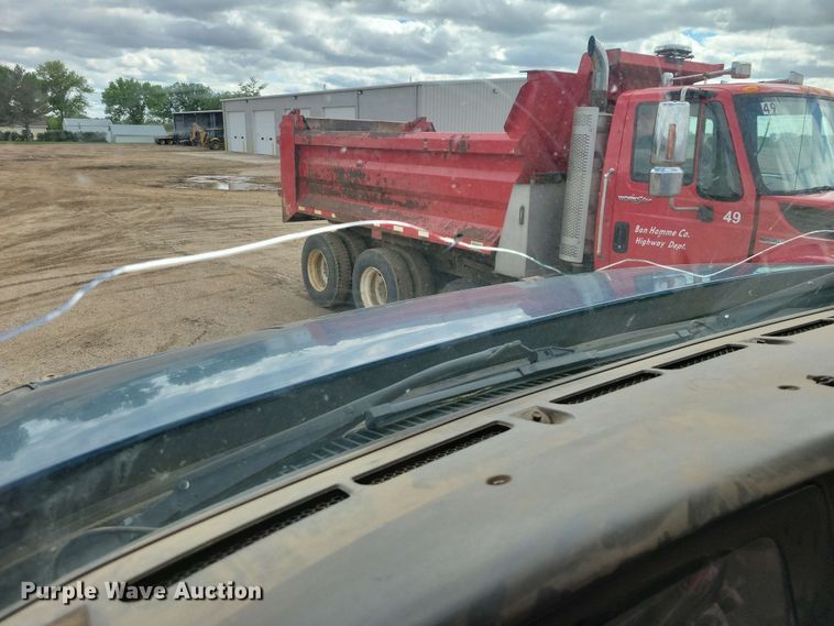 image for item DX6992 2004 Sterling L7500 dump truck