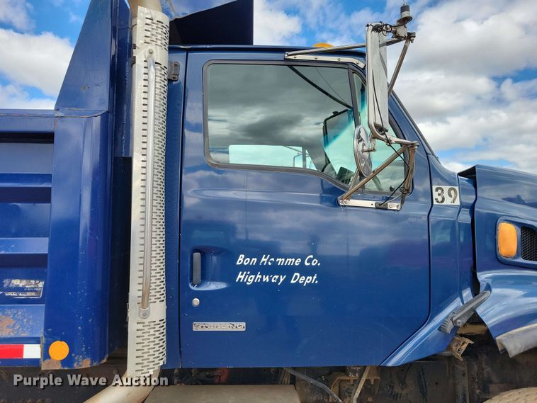 image for item DX6992 2004 Sterling L7500 dump truck