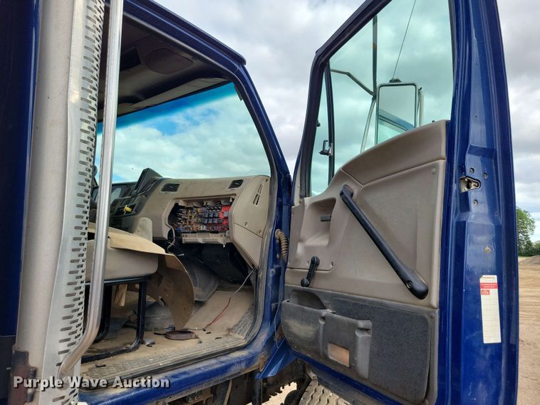 image for item DX6992 2004 Sterling L7500 dump truck