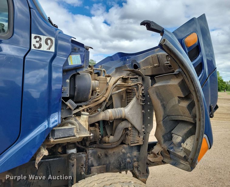 image for item DX6992 2004 Sterling L7500 dump truck