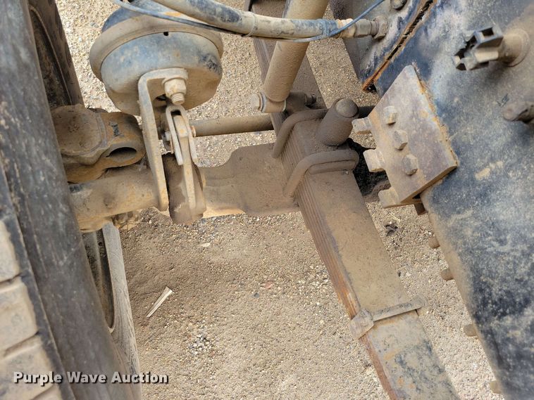 image for item DX6992 2004 Sterling L7500 dump truck