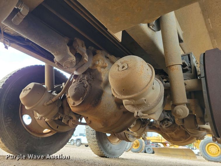 image for item DX6992 2004 Sterling L7500 dump truck