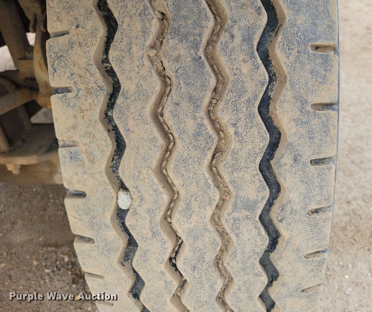 image for item DX6992 2004 Sterling L7500 dump truck