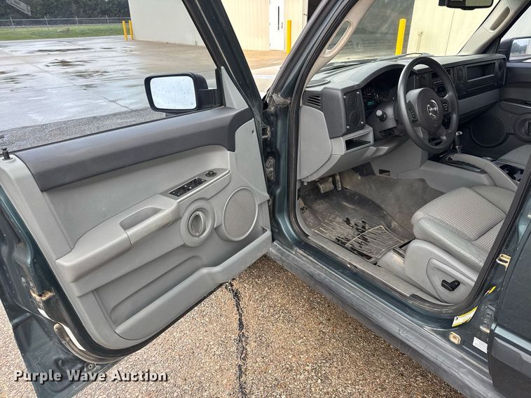 image for item DY0086 2006 Jeep Commander SUV