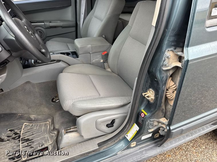 image for item DY0086 2006 Jeep Commander SUV