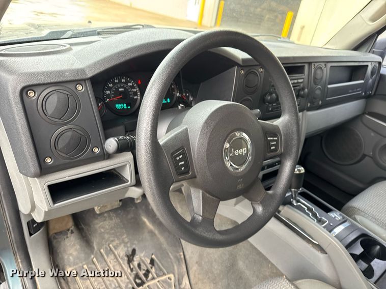 image for item DY0086 2006 Jeep Commander SUV