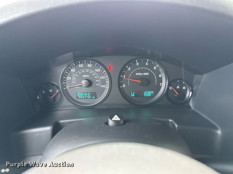 image for item DY0086 2006 Jeep Commander SUV