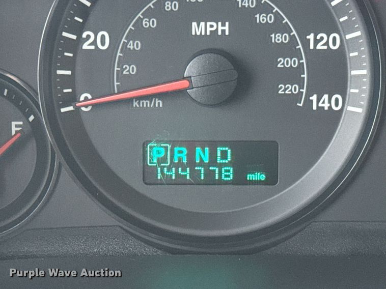 image for item DY0086 2006 Jeep Commander SUV