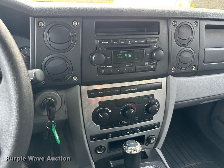 image for item DY0086 2006 Jeep Commander SUV