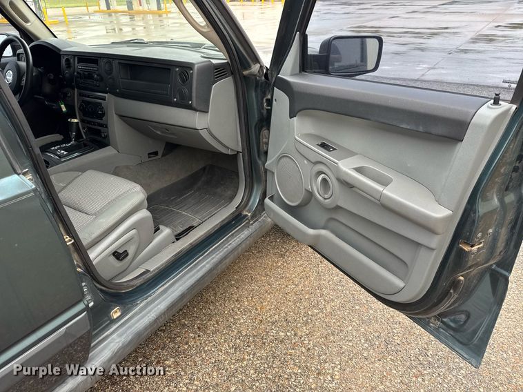 image for item DY0086 2006 Jeep Commander SUV