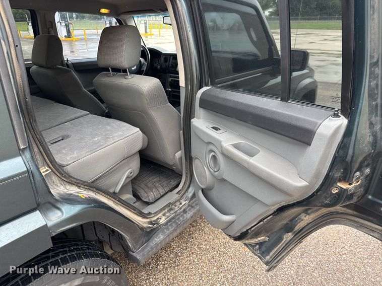 image for item DY0086 2006 Jeep Commander SUV