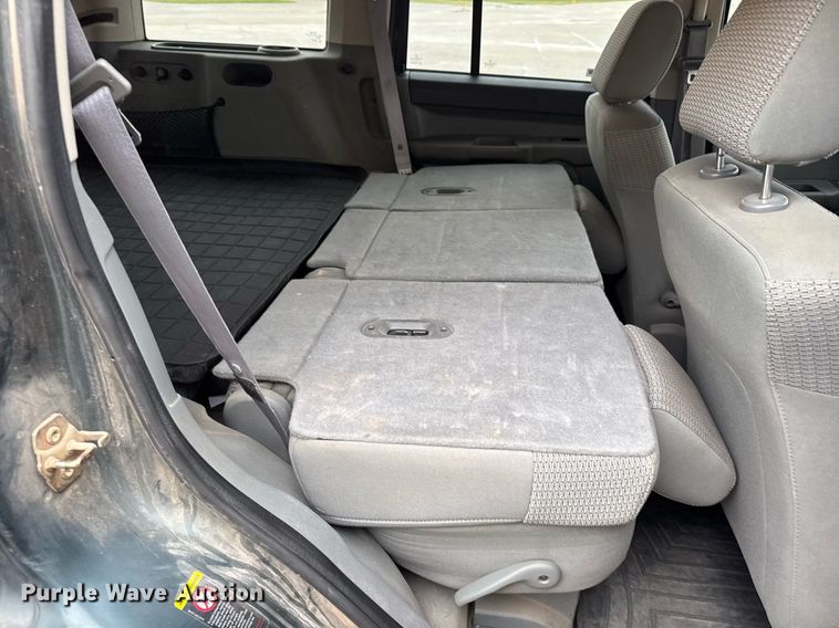 image for item DY0086 2006 Jeep Commander SUV